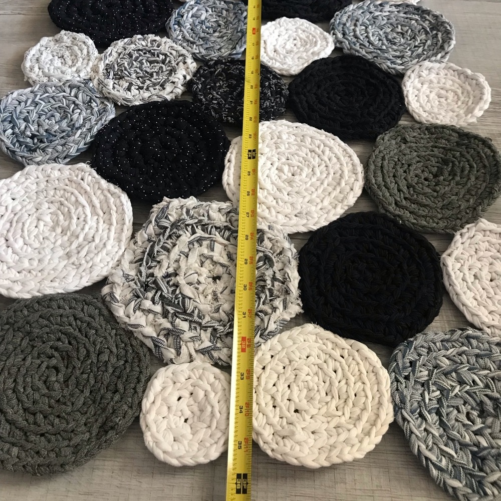 Decorative Rug. NWOT. - Picture 4 of 7